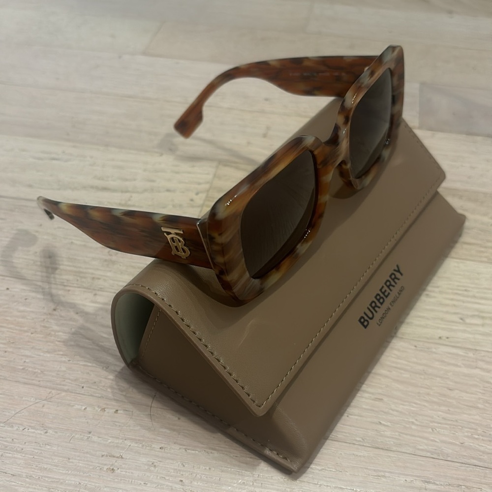 NIB Burberry BE4327 Delilah Sunglasses in Brown - Picture 3 of 9